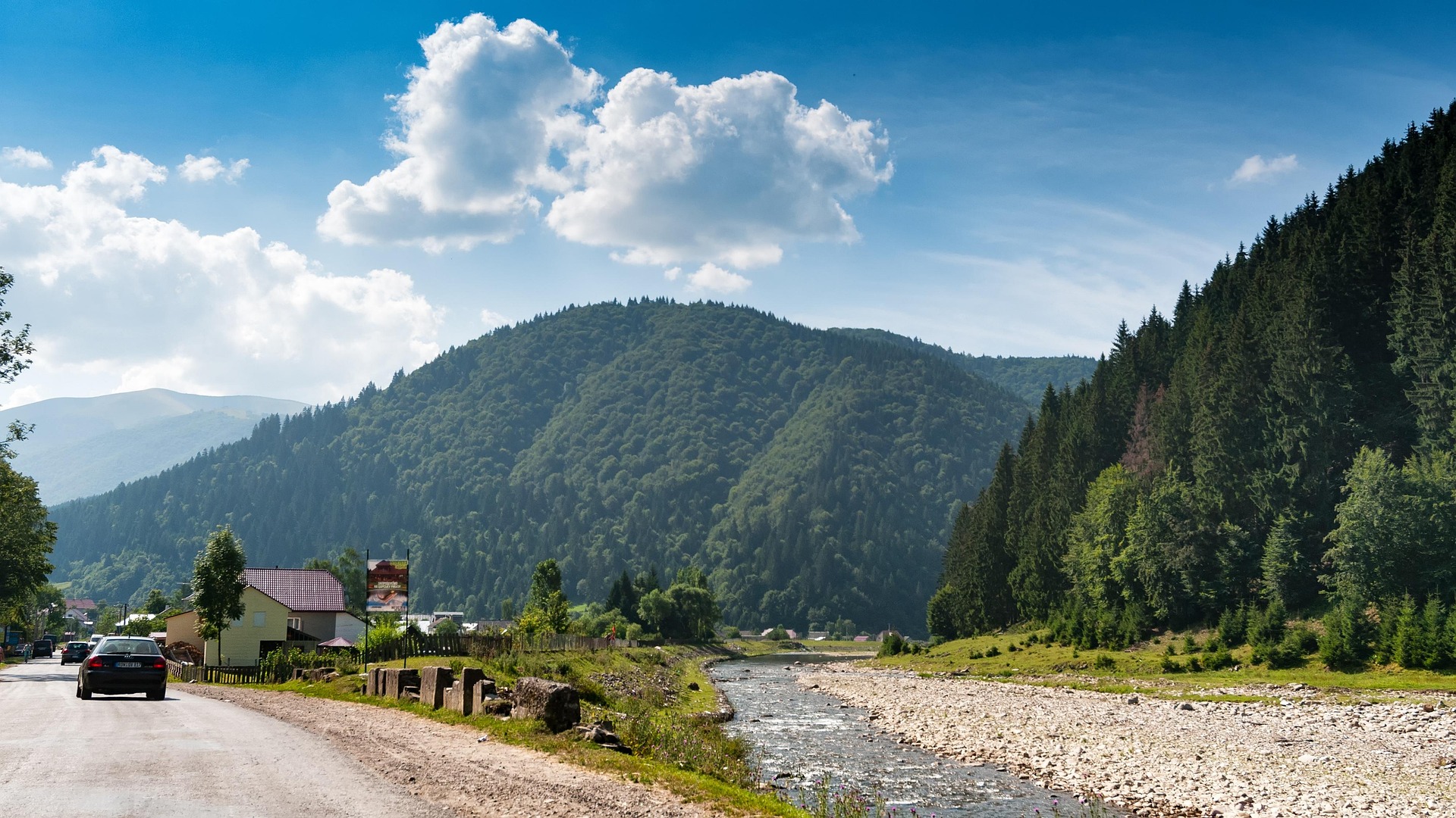 Карпатська долина — мальовнича природа України